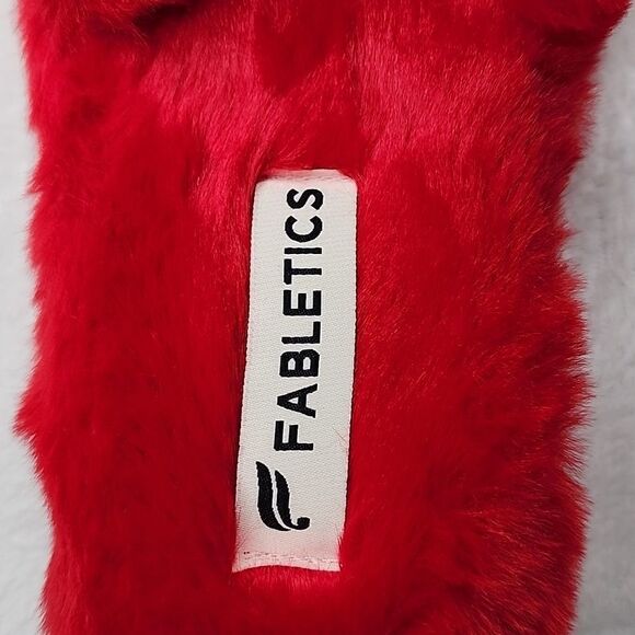 NIB Fabletics Slip On Fur Slippers - Cherry - Size 8 - Picture 5 of 8